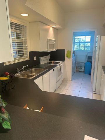 2770 NE 15th 201, Fort Lauderdale, FL 33304