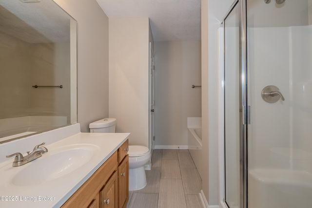 9707 Evanwood Ct, Louisville, KY 40228