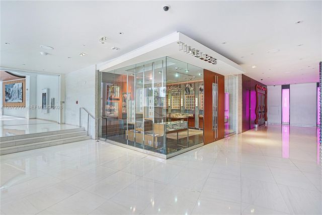 4401 Collins Avenue 1115, Miami Beach, FL 33140