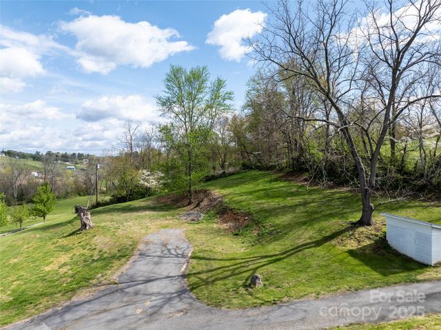 20 & 28 Toby Drive, Asheville, NC 28806