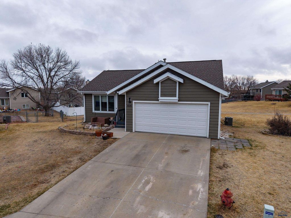 4226 RANGE VIEW CT, Rapid City, SD 57701
