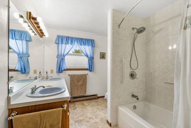 2861 SUNNY VALE COURT, Green Bay, WI 54313