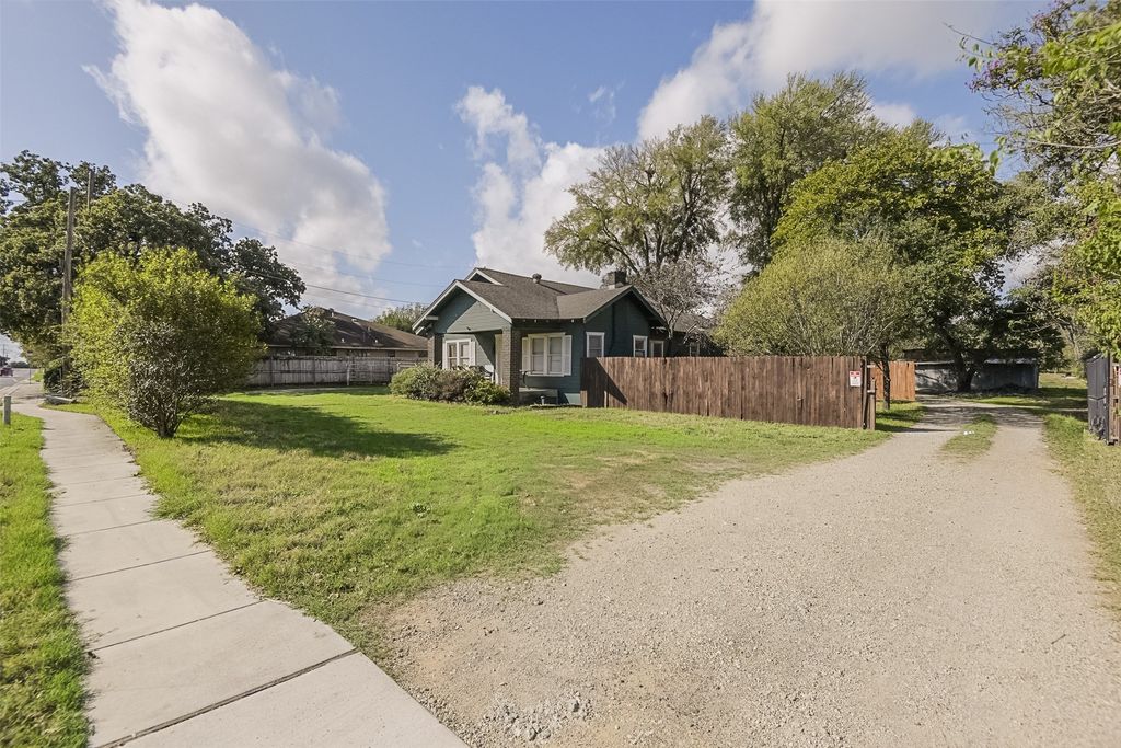 2424 Handley Drive, Fort Worth, TX 76112 — photo 3
