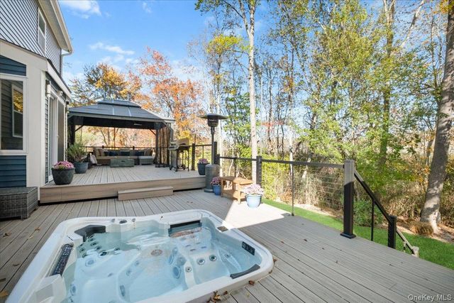 67 Thoreau Court, Yorktown Heights, NY 10598