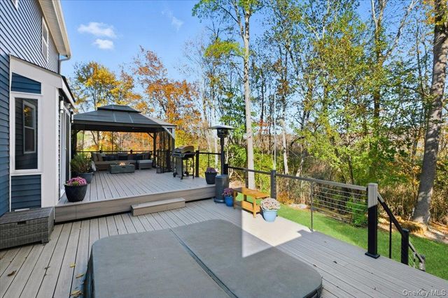 67 Thoreau Court, Yorktown Heights, NY 10598