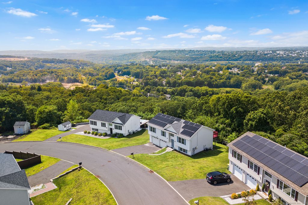 44 Shadybrook Lane, Waterbury, CT 06706