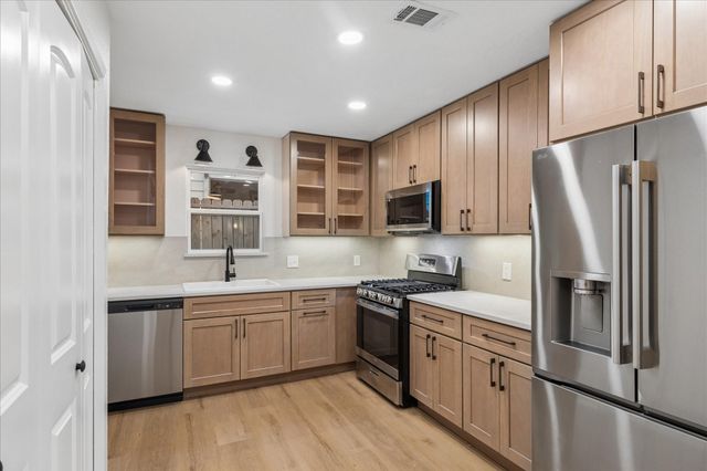 85 Yewleaf Drive, Spring, TX 77381