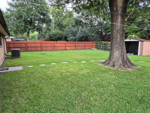 638 Cherry Valley Drive, Huffman, TX 77336