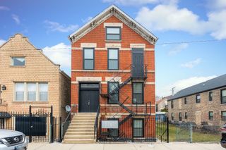 926 W 32nd Place 2F, Chicago, IL 60608
