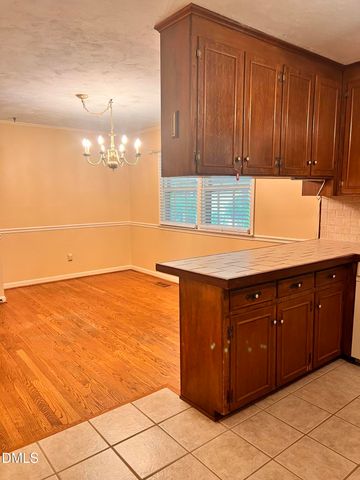 400 Briarcliff Lane, Cary, NC 27511