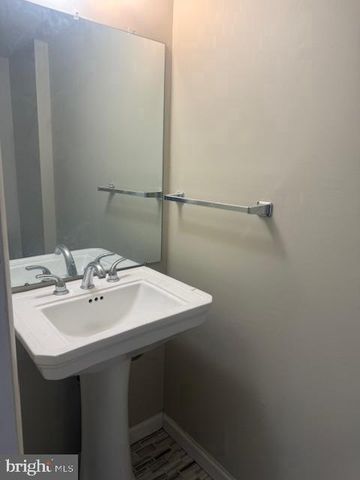 3304 GOLFVIEW, Newark, DE 19702