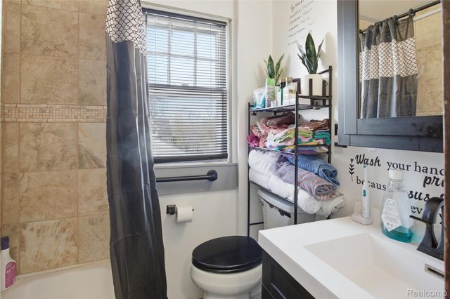 15400 Cruse Street, Detroit, MI 48227