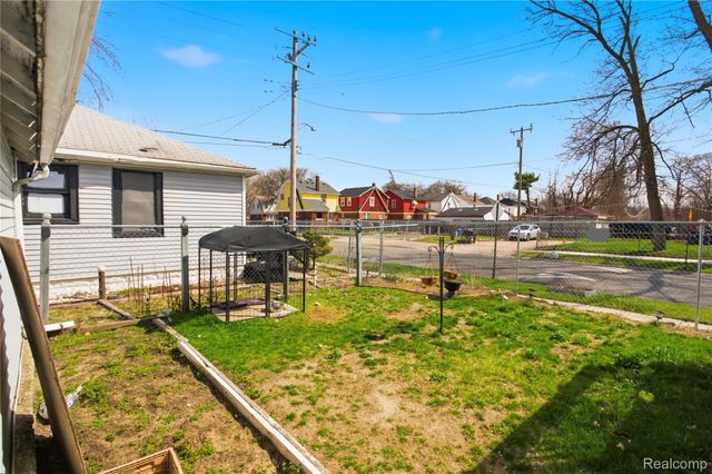 15400 Cruse Street, Detroit, MI 48227