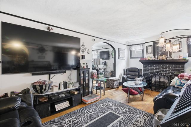 15400 Cruse Street, Detroit, MI 48227