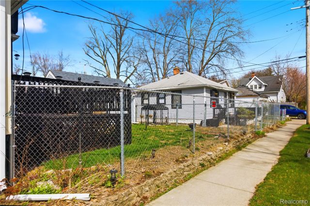 15400 Cruse Street, Detroit, MI 48227