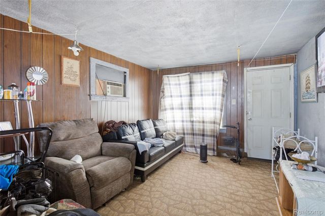 15400 Cruse Street, Detroit, MI 48227