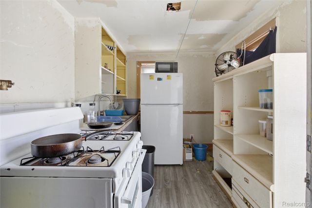 15400 Cruse Street, Detroit, MI 48227