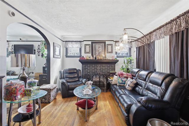 15400 Cruse Street, Detroit, MI 48227