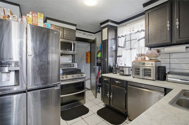 15400 Cruse Street, Detroit, MI 48227