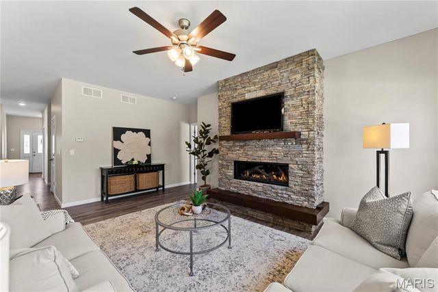 7368 Kindlewood Drive, Edwardsville, IL 62025