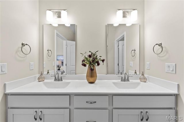 7368 Kindlewood Drive, Edwardsville, IL 62025