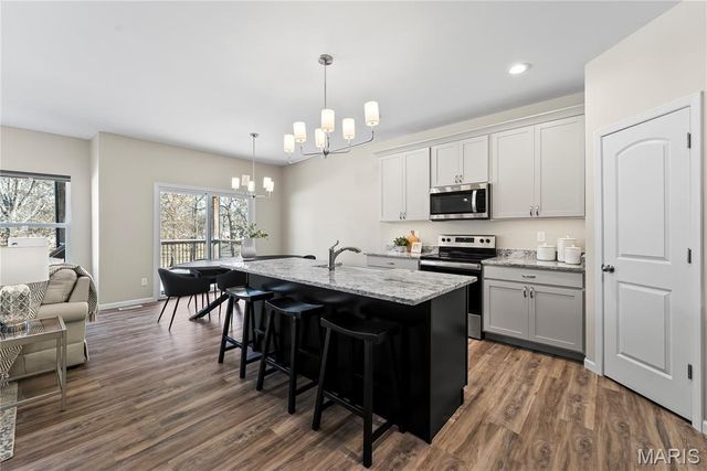 7368 Kindlewood Drive, Edwardsville, IL 62025