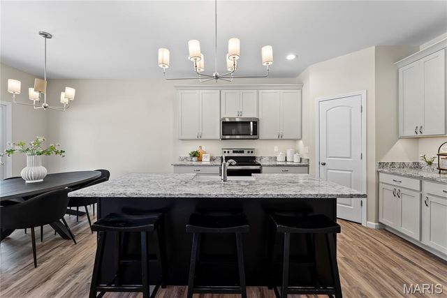 7368 Kindlewood Drive, Edwardsville, IL 62025