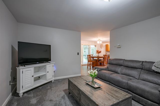 5 Blake Road, Raymond, NH 03077