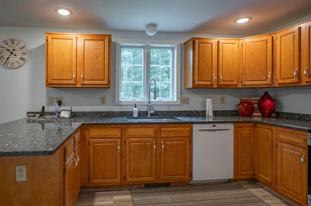 5 Blake Road, Raymond, NH 03077