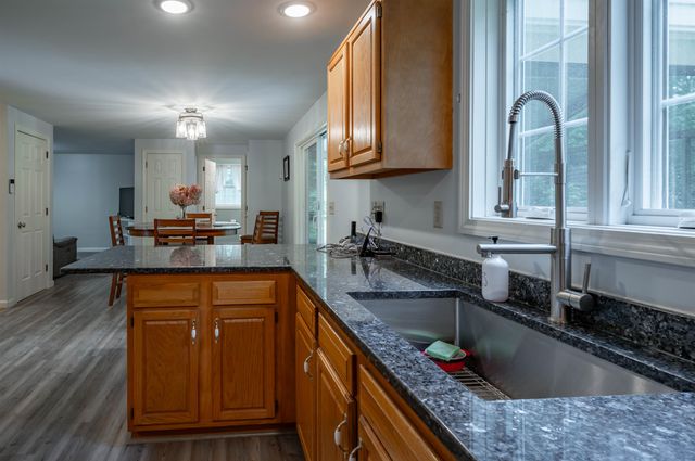 5 Blake Road, Raymond, NH 03077