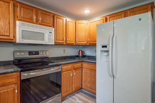 5 Blake Road, Raymond, NH 03077
