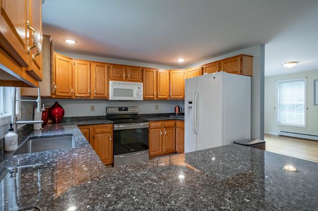 5 Blake Road, Raymond, NH 03077