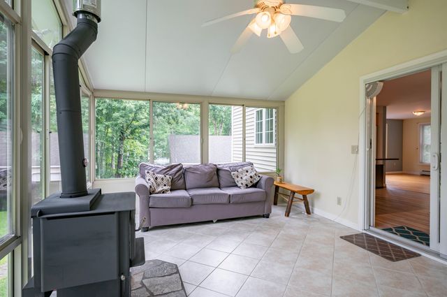 5 Blake Road, Raymond, NH 03077