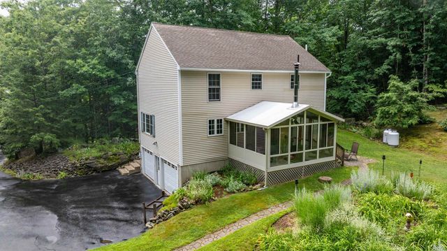 5 Blake Road, Raymond, NH 03077