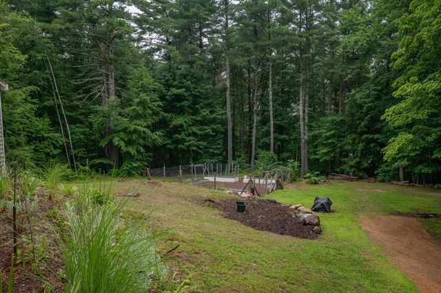 5 Blake Road, Raymond, NH 03077