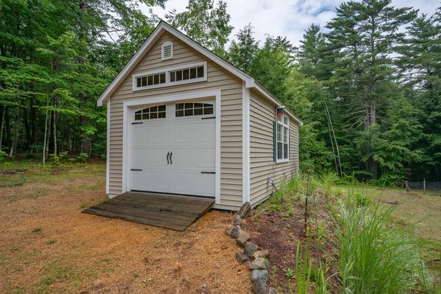 5 Blake Road, Raymond, NH 03077