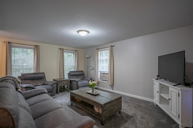 5 Blake Road, Raymond, NH 03077