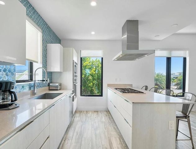 332 Balboa St 0, Hollywood, FL 33019