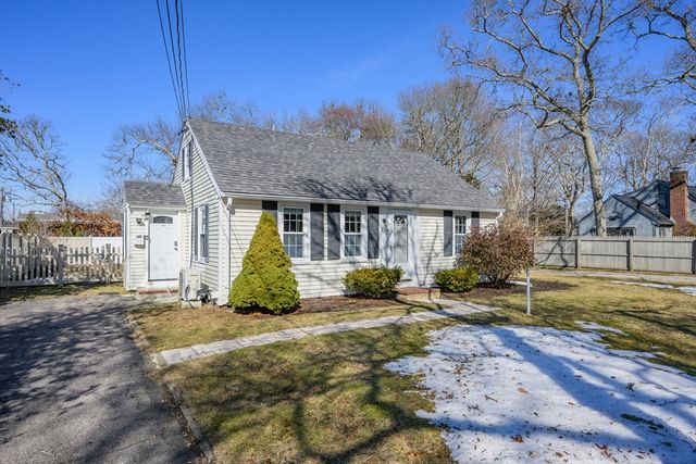 22 Annette Ave, Falmouth, MA 02536