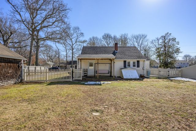 22 Annette Ave, Falmouth, MA 02536