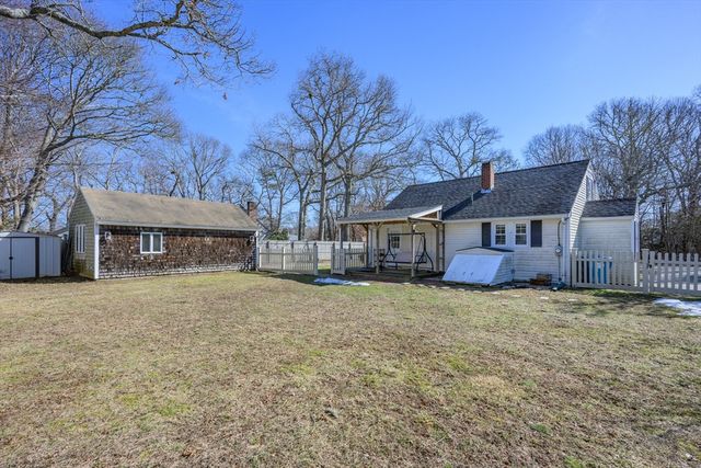 22 Annette Ave, Falmouth, MA 02536