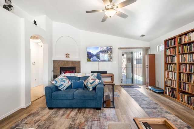 9123 Blue Meadow Trail SW, Albuquerque, NM 87121