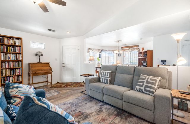 9123 Blue Meadow Trail SW, Albuquerque, NM 87121