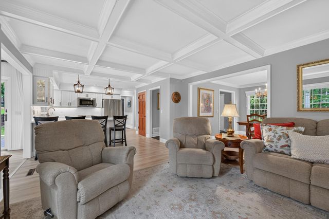 7829 Somerset Circle, Woodbury, MN 55125