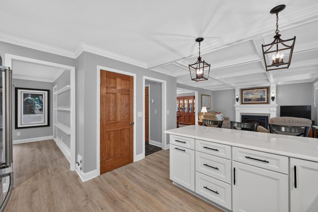 7829 Somerset Circle, Woodbury, MN 55125