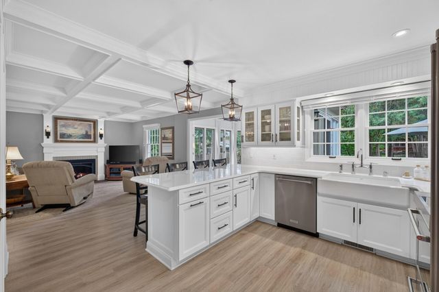 7829 Somerset Circle, Woodbury, MN 55125