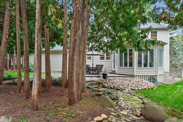 7829 Somerset Circle, Woodbury, MN 55125