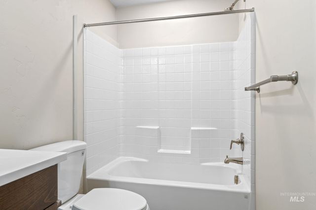 106 W Allspice Ct, Kuna, ID 83634