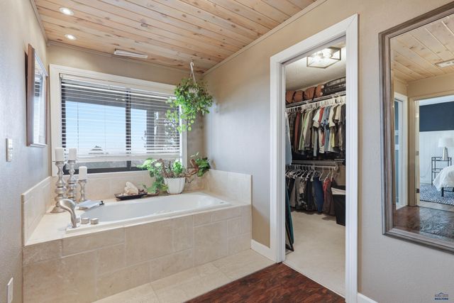 1146 LOOKOUT LN, Rapid City, SD 57701