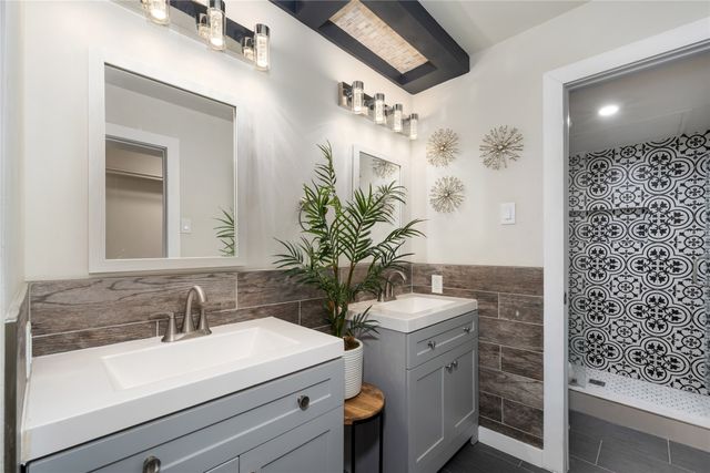 2703 Meadowstone Court, Carrollton, TX 75006